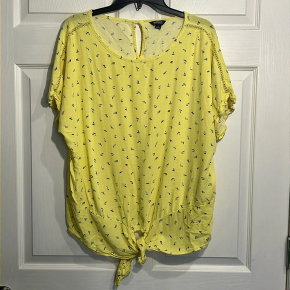 Buffalo David Bitton XL yellow floral top with front tie - Picture 1 of 8